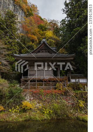 日本，廣島縣莊原市東城町的大石峽、石雲山永明寺和上大石的秋葉 135913653