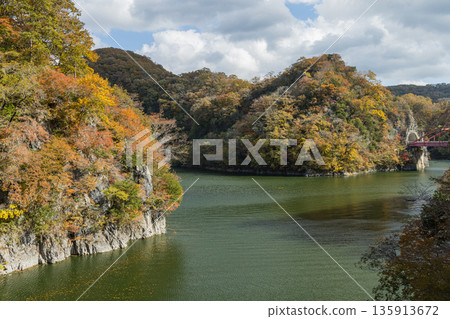 Taishakukyo Gorge in Tojocho, Shobara City, Hiroshima Prefecture, Japan. Lake Shinryu, a dam lake, and autumn foliage. 135913672