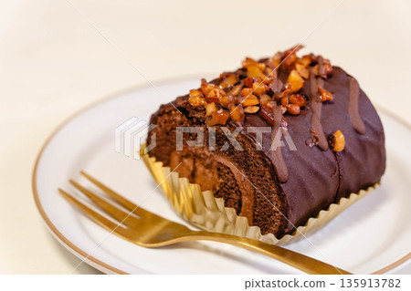 巧克力捲蛋糕 135913782