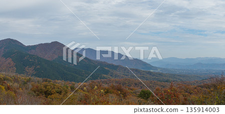 Japan: View of the Hiruzen Three Peaks and autumn leaves from the Kimedai Observatory in Hiruzen, Maniwa City, Okayama Prefecture Japan: View of the Hiruzen Three Peaks and autumn leaves from the Kimedai Observatory in Hiruzen, Maniwa City, Okayama Prefecture 135914003