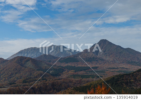 從日本岡山縣真庭市蒜山金台天文台觀賞奧大山、烏日山和秋葉 135914019