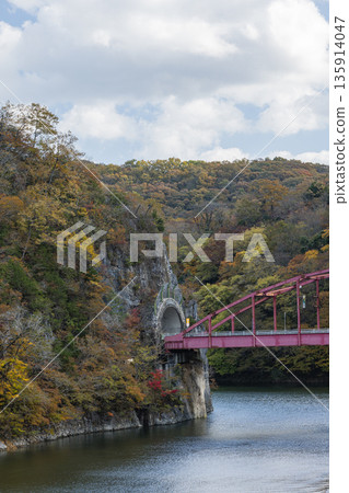 Taishakukyo Gorge in Tojocho, Shobara City, Hiroshima Prefecture, Japan. Lake Shinryu, a dam lake, and autumn foliage. Taishakukyo Gorge in Tojocho, Shobara City, Hiroshima Prefecture, Japan. Lake Shinryu, a dam lake, and autumn foliage. 135914047