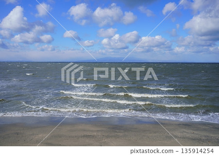 Ariake Sea in winter, Arao City, Kumamoto Prefecture 135914254