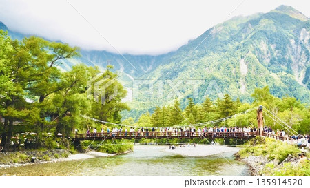 Kamikochi: Kappa Bridge and the Hotaka Mountain Range - A bustling tourist spot Kamikochi: Kappa Bridge and the Hotaka Mountain Range - A bustling tourist spot 135914520