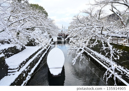 大垣船町港(岐阜縣大垣市)的雪景 大垣船町港(岐阜縣大垣市)的雪景 135914905