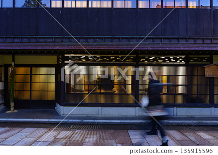 Night falls on the castle town of Kanazawa's Higashi Chaya District 135915596