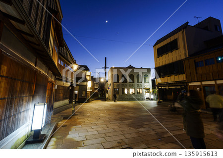 Night falls on the castle town of Kanazawa's Higashi Chaya District Night falls on the castle town of Kanazawa's Higashi Chaya District 135915613