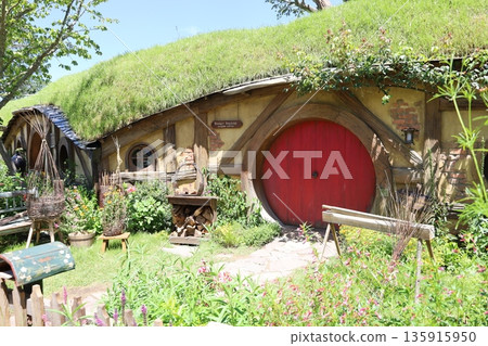 Hobbiton House [Matamata, New Zealand] 135915950