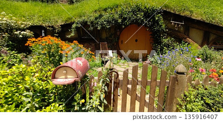 Scenery of Hobbiton [Matamata, New Zealand] 135916407