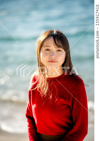 Winter sea and young woman 135917418