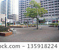 A spacious plaza in harmony with nature in front of Kita-Akabane Station 135918224