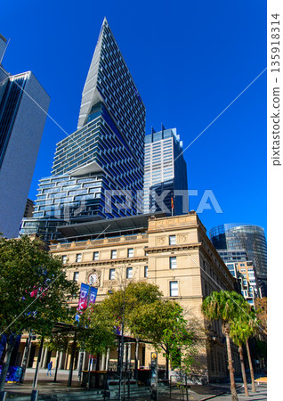 A beautiful view of Circular Quay in Sydney 135918314