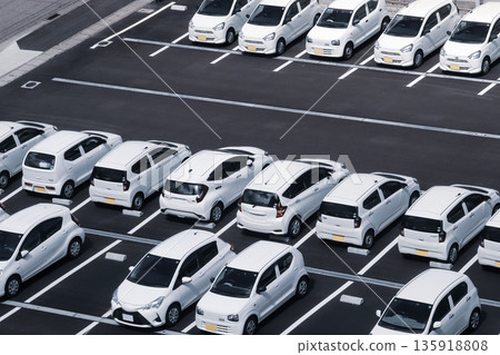 許多商用車輛 135918808