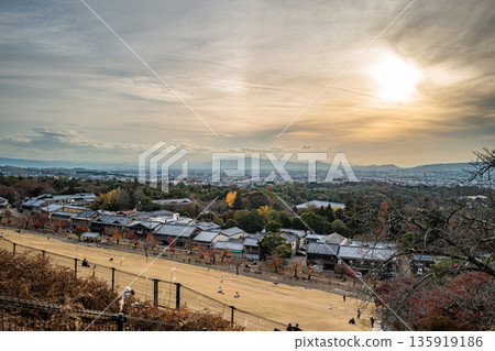 [秋天] 奈良公園 - 若草山眺望美景 135919186