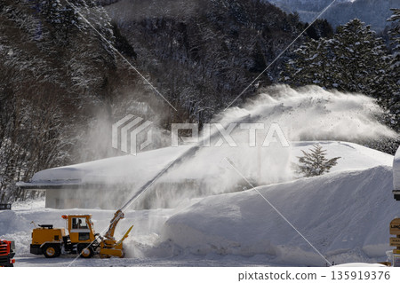 Snow removal work in the snow country 135919376