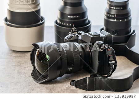 [Camera] Mirrorless single-lens camera and interchangeable lenses [Photographer] 135919987
