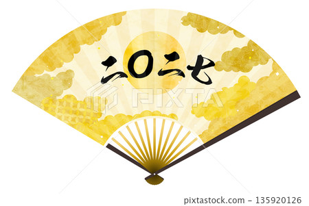 日式扇子,扇面印有2027字樣,背景為日式圖案,描繪了一片雲海。 日式扇子,扇面印有2027字樣,背景為日式圖案,描繪了一片雲海。 135920126