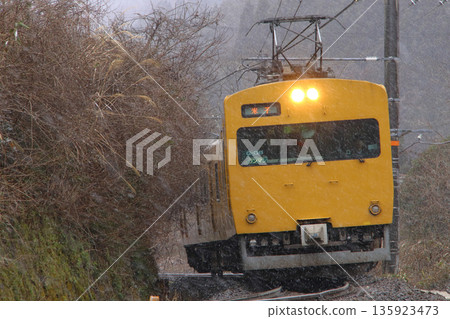 [JR-V] 白眉線115系列車（單人駕駛：新見⇔米子） 135923473