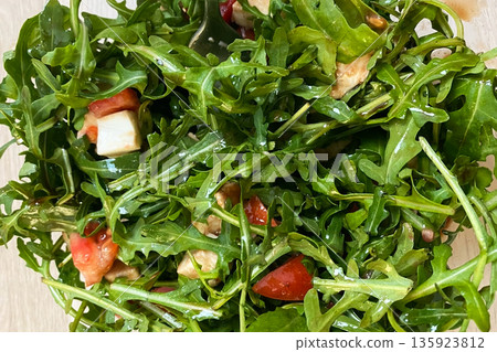 Fresh Arugula Salad with Diced Tomatoes 135923812