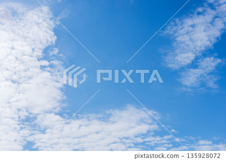 Looking up at the blue sky and clouds at the end of autumn 05 Looking up at the blue sky and clouds at the end of autumn 05 135928072