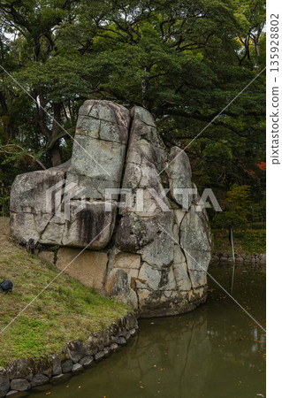 Hanayo Pond and Otateishi Stone in the Japanese garden of Korakuen, Kita-ku, Okayama City, Okayama Prefecture, Japan Hanayo Pond and Otateishi Stone in the Japanese garden of Korakuen, Kita-ku, Okayama City, Okayama Prefecture, Japan 135928802