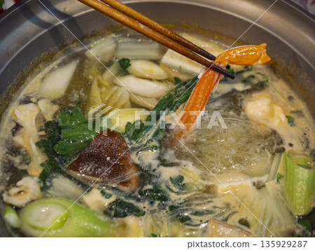 正宗螃蟹火鍋的誘惑,鮮美可口,色香味俱全。 正宗螃蟹火鍋的誘惑,鮮美可口,色香味俱全。 135929287