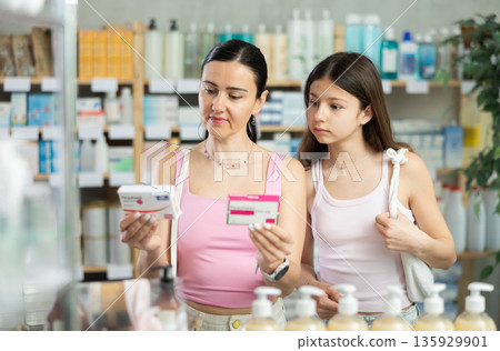 Mother with teenage daughter choosing pills Mother with teenage daughter choosing pills 135929901