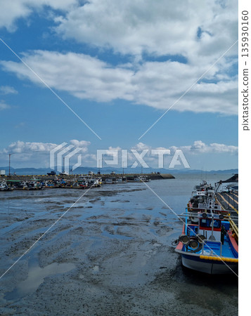 It is a seaside fishing village with tidal flats. It is a seaside fishing village with tidal flats. 135930160
