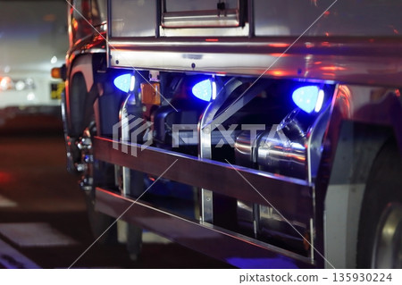 Logistics truck (side lamp) 135930224