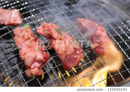 Japanese black beef grilled meat (medium-sized ribs) Japanese black beef grilled meat (medium-sized ribs) 135930243