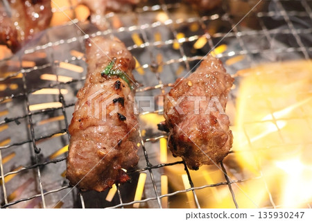 Japanese black beef grilled meat (medium-sized ribs) Japanese black beef grilled meat (medium-sized ribs) 135930247
