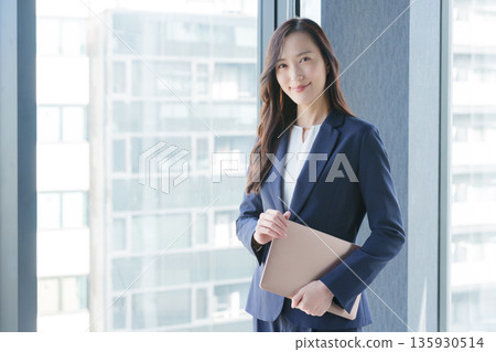 Business woman with a computer 135930514