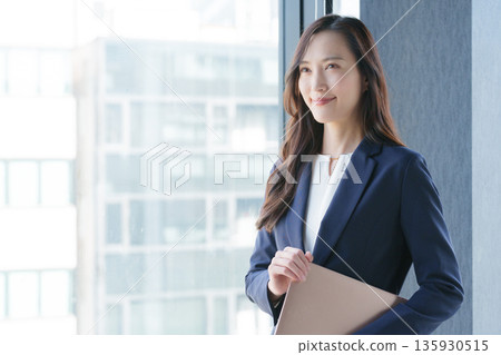Business woman with a computer 135930515