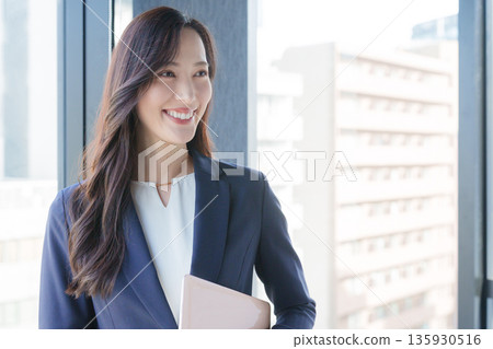 Business woman with a computer 135930516