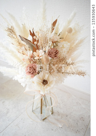 dried flower bouquet 135930643