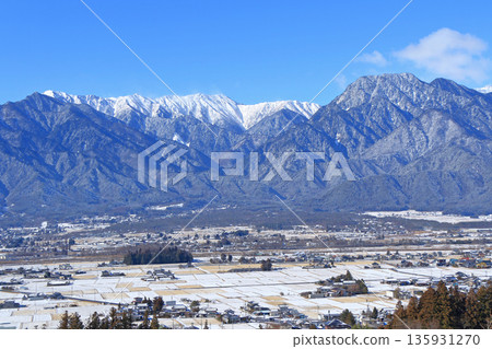 冬天安曇野和北阿爾卑斯山 冬天安曇野和北阿爾卑斯山 135931270