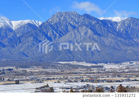 冬天安曇野和北阿爾卑斯山 135931272