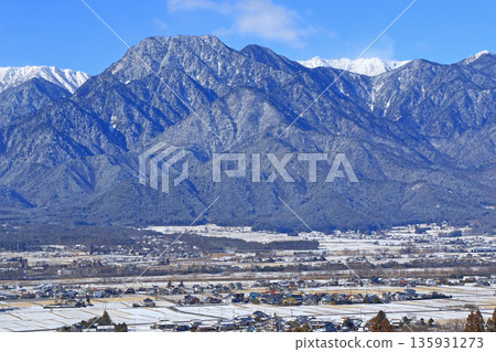 冬天安曇野和北阿爾卑斯山 冬天安曇野和北阿爾卑斯山 135931273