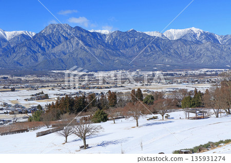 冬天安曇野和北阿爾卑斯山 135931274