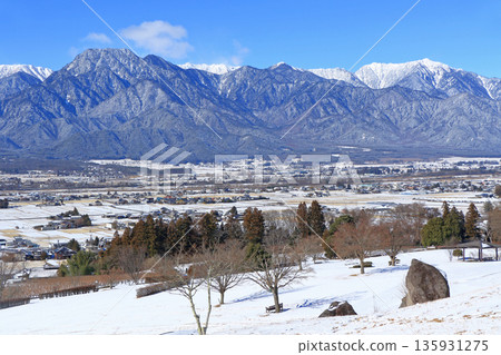 冬天安曇野和北阿爾卑斯山 冬天安曇野和北阿爾卑斯山 135931275