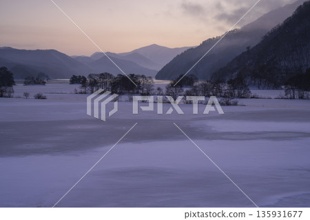 早上下了雪 135931677