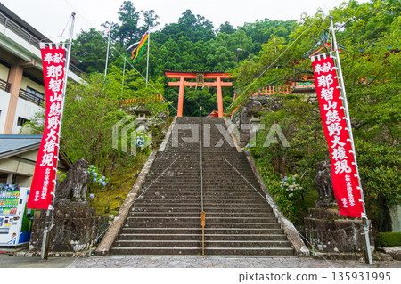 夏季世界遺產：熊野三山、熊野那智大社、參道、第二鳥居 135931995