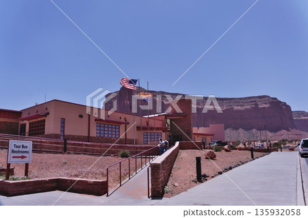 紀念碑谷資訊中心入口 135932058