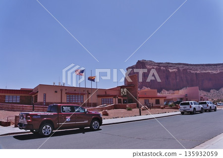 從紀念碑谷資訊中心前的停車場出發 135932059