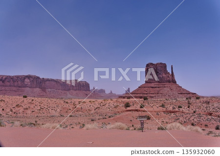 紀念碑谷山谷大道上的西手套觀景點和哨兵台地 135932060