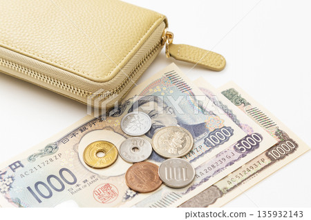 Japanese money and wallet on white background Japanese money and wallet on white background 135932143