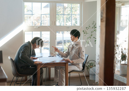 兩個男人遇到麻煩 兩個男人遇到麻煩 135932287