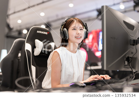 大學生在線上課 135932534