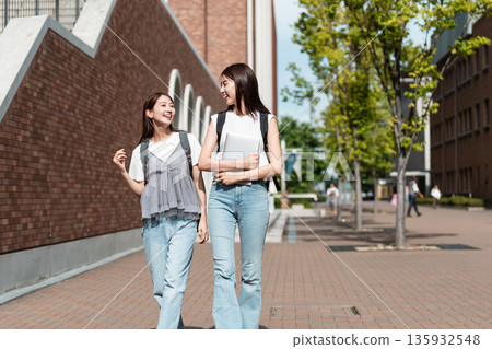 大學生通勤校園生活 135932548