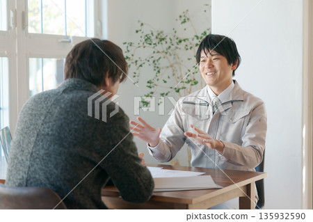 一個男人在開會 一個男人在開會 135932590